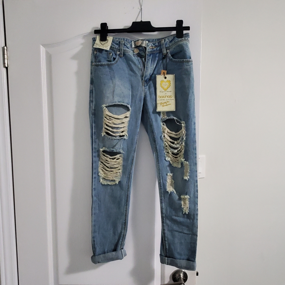 Boohoo Relaxed Ripped Jeans in Light Blue